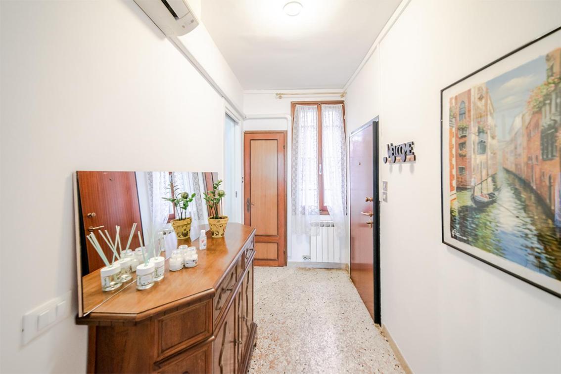 Delightful At 5 Mins From Rialto Bridge Apartment Venedig